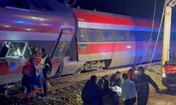 2 hızlı tren raydan çıktı: 21 ölü, 100 yaralı