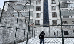 Cam silerken düştüğü iddia edilen kadın hayatını kaybetti