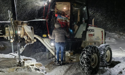 Diyarbakır’da greyder eşliğinde hasta bebeğe ulaşıldı