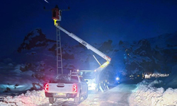 Diyarbakır'da yoğun kar elektrik hatlarını etkiledi