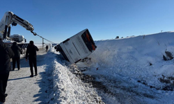 Diyarbakır’da yolcu otobüsü devrildi