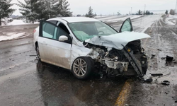 Diyarbakır’da korkutan kaza: Tır ile otomobil çarpıştı!