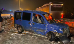 Refüjdeki direk facianın önünü kesti: 4 yaralı