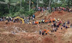 Şiddetli yağışlar sonrası toprak kayması: 8 ölü, 82 kayıp
