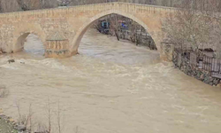 Diyarbakır Sinek Çayı’nın su seviyesi yağışlarla yükseldi