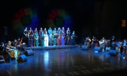 Diyarbakır’da dört dil aynı sahnedeydi: Salonu dolduran yüzlerce kişi müzikle buluştu