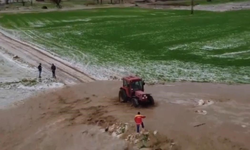 Diyarbakır’da mahsur kalan kişi traktörle kurtarıldı