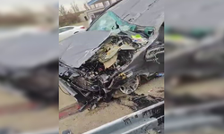 Diyarbakır’da pikap bariyerlere çarptı: 2 yaralı