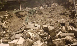 Diyarbakır’da sağanak yağış istinat duvarını yıktı
