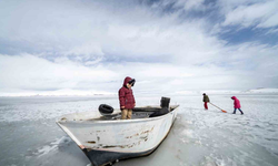 Kışın sessizliği Nazik Gölü’nde karelere yansıdı
