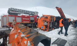 Van’da kar küreme aracı devrildi: 2 kişi hayatını kaybetti