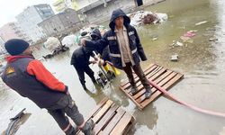 Diyarbakır'da Venedik manzaraları: Sokakları su bastı, ekipler seferber oldu