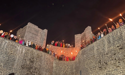 Diyarbakır Surları’nda meşaleli Nevroz kutlaması