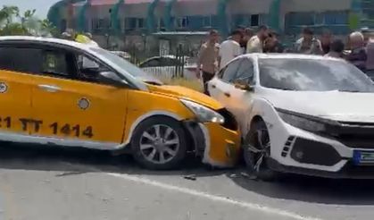 Diyarbakır’da kalp krizi geçiren taksici kazaya karıştı: 2 yaralı