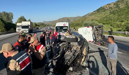 Tatvan’da otomobil ve minibüs çarpıştı: 2 ölü, 2 yaralı