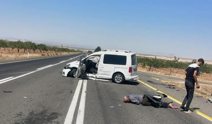 Yüksekova’da heyelan paniği: Araçlar yolda mahsur kaldı