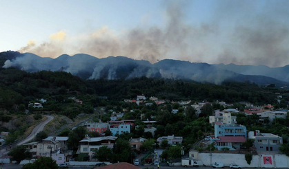 Hatay’da alevler yayılıyor: 9 yayla boşaltıldı