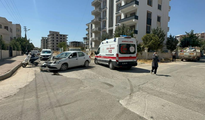 Adıyaman’da otomobil ve kamyonet çarpıştı: 2 yaralı