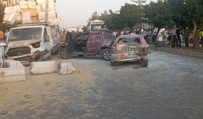 Bitlis’te freni boşalan TIR 8 araca çarptı