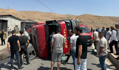 Yangın yolunda kaza: Cizre’de 5 itfaiyeci yaralandı