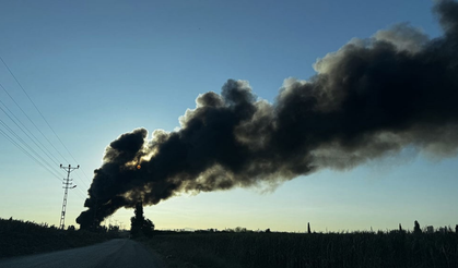 Adana’da atık malzemelerle dolu fabrikada yangın çıktı