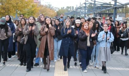 Rojin Kabaiş haberlerine getirilen engel protesto edildi