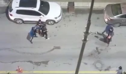 Sokak ortasında silahlı kavga çıktı