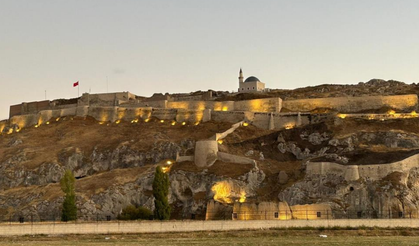 Van Kalesi Surlarına korkuluk yerleştirildi