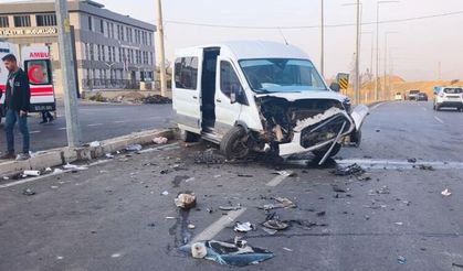 Eğitim servisi kaza yaptı: 13 çocuk yaralandı