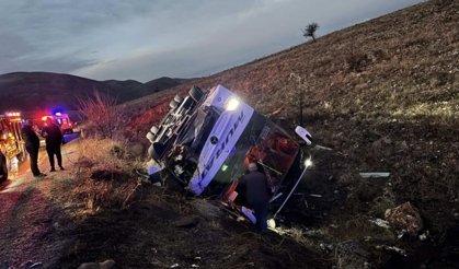 Elazığ otobüsü Afyon’da kaza yaptı: 2 ölü, 21 yaralı