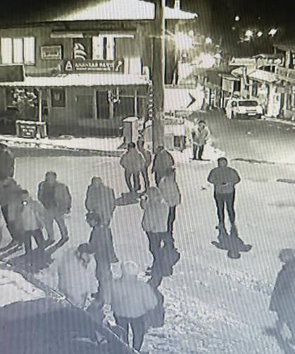 17 yaşındaki genç esnafa ateş açtı