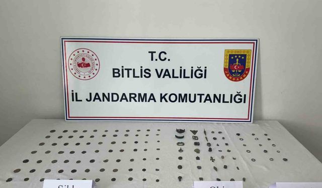 Bitlis'te yapılan operasyonda 131 parça tarihi eser ele geçirildi