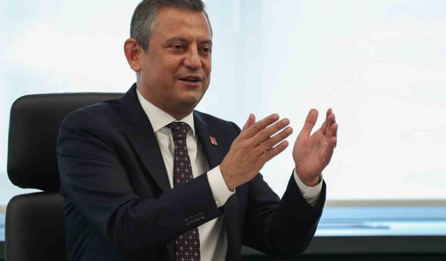 CHP lideri Özel: 'Siyasetçilerin el sıkışmadığı dönemlerin sonu demokrasi için felaket olmuştur'