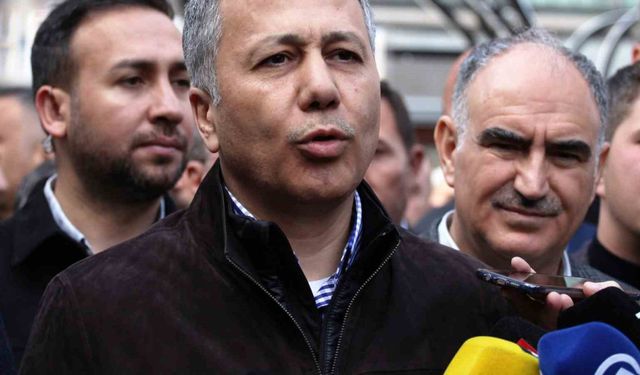 İçişleri Bakanı Yerlikaya bayram namazını Konya'da kıldı
