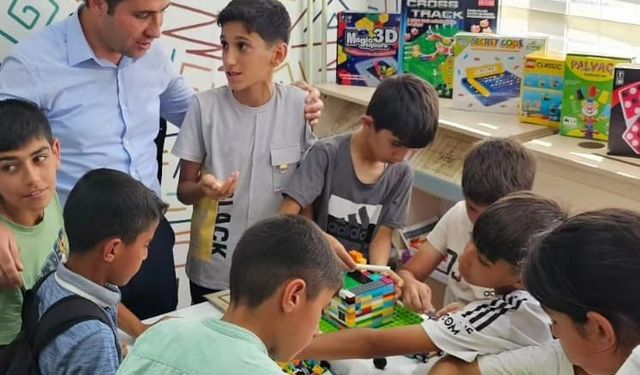 Diyarbakır'da okul kütüphanesi açıldı