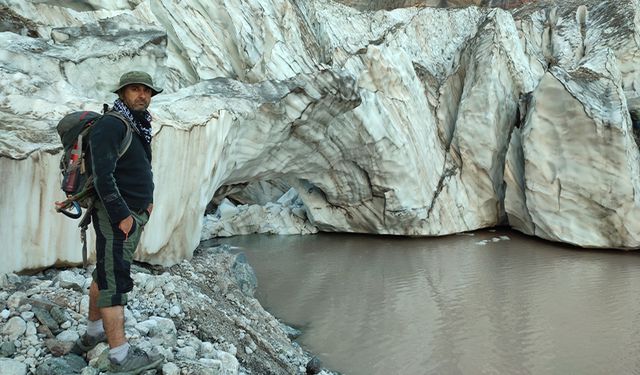 Hakkari'deki 20 bin yıllık Cilo buzulları giderek eriyor