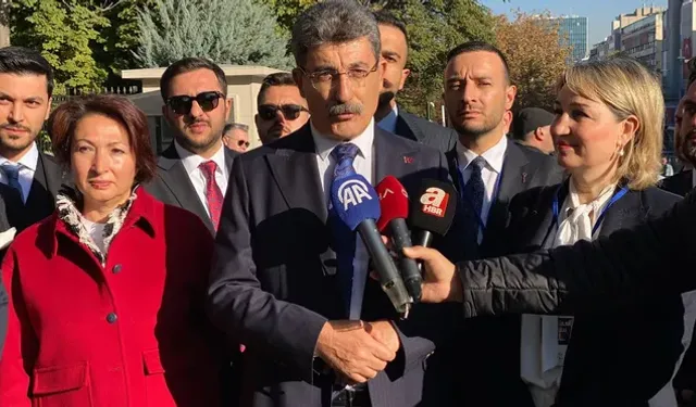 Anahtar parti kuruluşu dilekçesini teslim etti