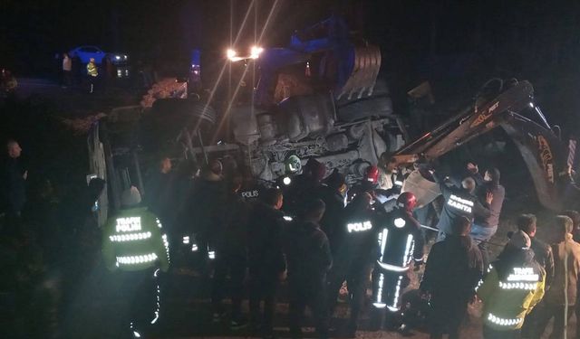 Malatya’da polisler Tırın atında kaldı: Kurtarma çalışmaları devam ediyor