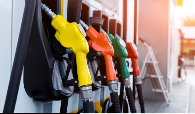 Benzine ve motorine yine zam geldi