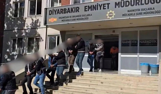 Diyarbakır’da eş zamanlı operasyon: 29 kişi tutuklandı, cephanelik ele geçirildi