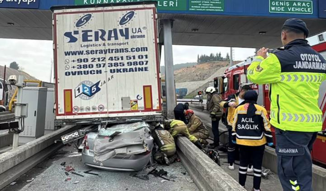 Kuzey marmara otoyolu'nda sabah saatlerinde feci kaza: 4 kişi hayatını kaybetti