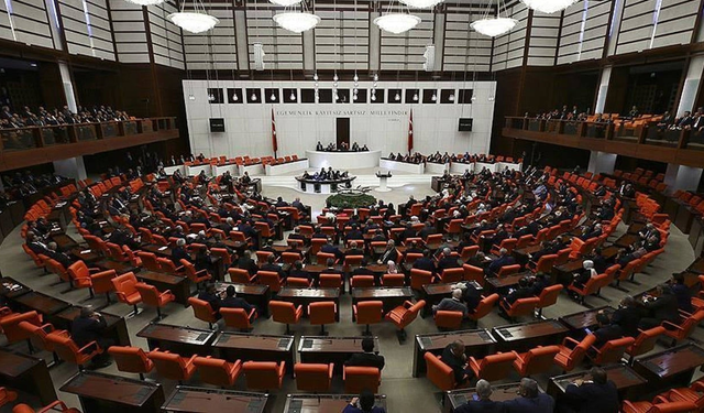 TRT'nin sanatçıları projelerden çıkarması Meclis gündeminde: Sevilay Çelenk tepkili