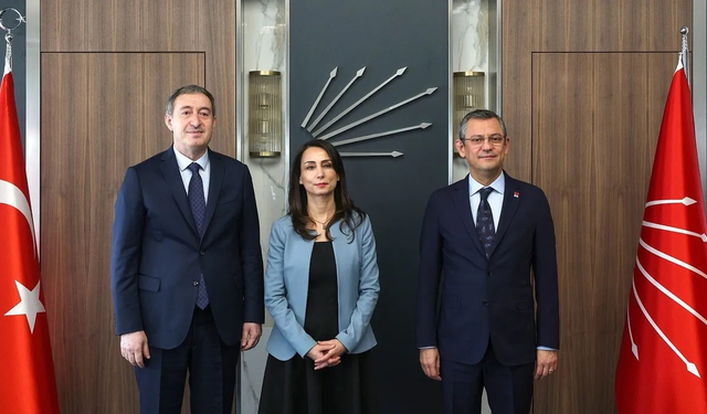 Tülay Hatimoğulları ve Tuncer Bakırhan, Özgür Özel’i telefonla tebrik etti