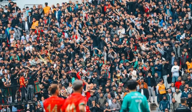 Amedspor, Adanaspor’u 4-0 mağlup etti, play-off umutları son haftaya kaldı