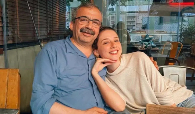Ceren Önder Kandemir’in babasına yazdığı veda mektubu törende duygusal anlar oluşturdu