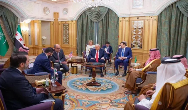 Trump ve Şara arasında 25 yıl sonra ilk yüz yüze görüşme