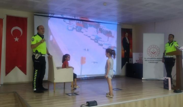 Diyarbakır’da öğrencilere ve velilere trafik eğitimi verildi