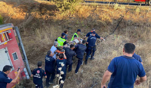 Elazığ’da yangına giden itfaiye aracı şarampole yuvarlandı: 2 yaralı