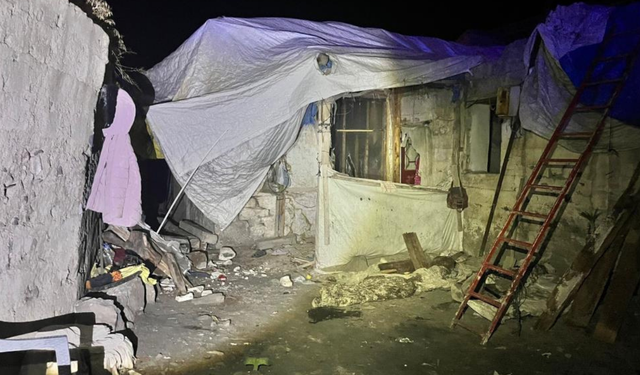 Erzurum'da toprak evin çatısı çöktü: 3 ölü 2 yaralı