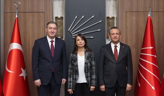 Hatimoğulları ve Bakırhan, CHP Lideri Özel ile görüştü